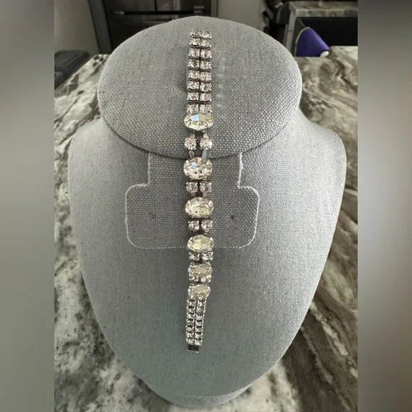 WEISS Vintage Rhinestone Bracelet 7” - Picture 1 of 5